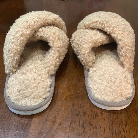 NEW Teddy Wooly Faux Fur Cross Top Tan Slippers Sz 38-39 Sz 8 - Picture 2 of 6